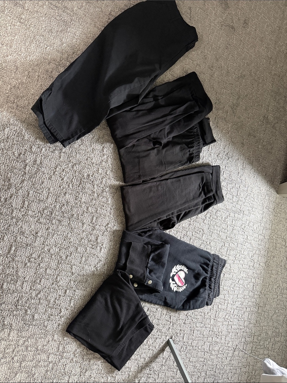Women’s lot of black leggings sweatpants Capris. All size large. 6 pair